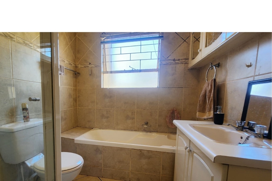 2 Bedroom Property for Sale in Wilkoppies North West